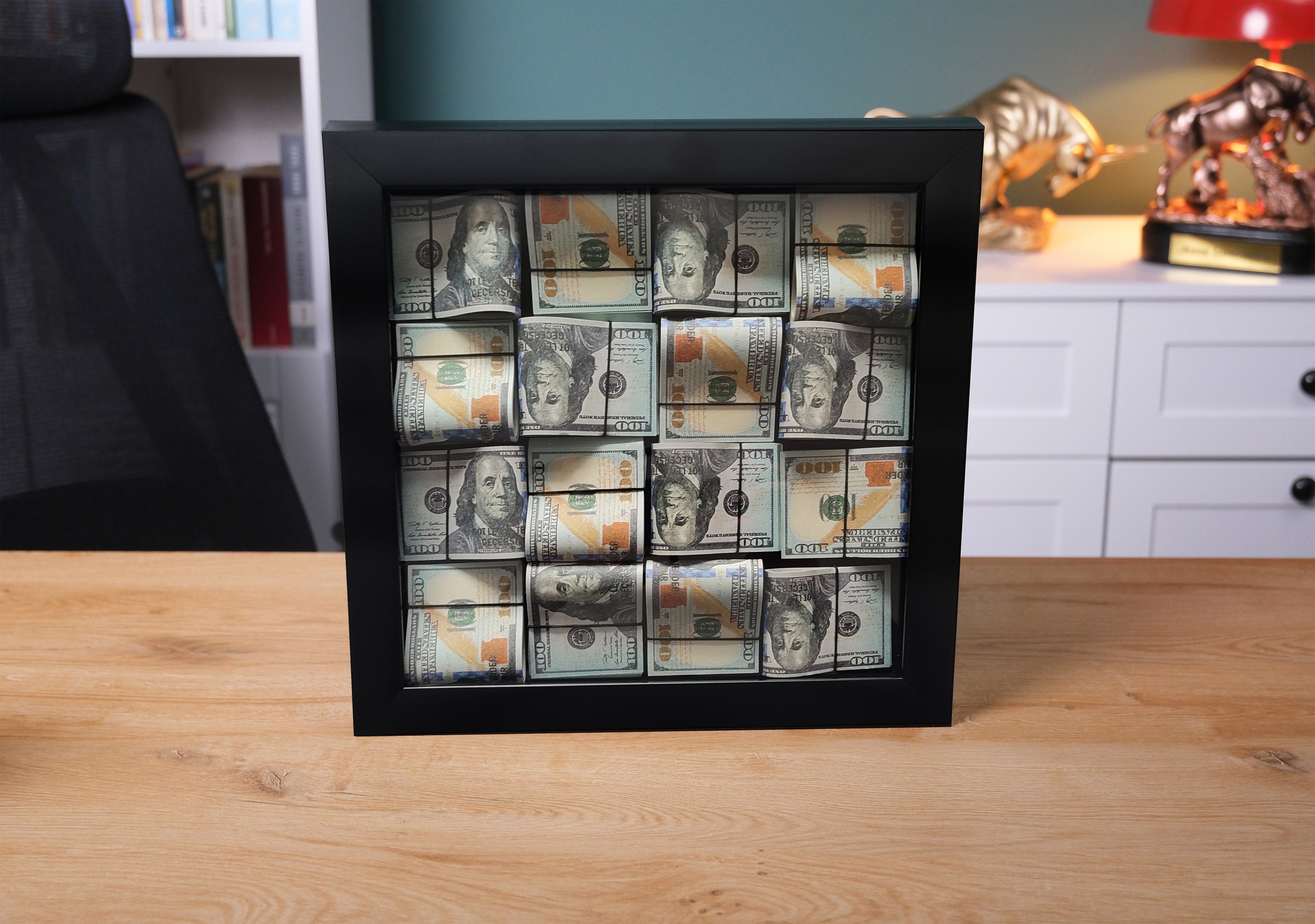 Dolar Balyası Temalı Premium Duvar Dekoru